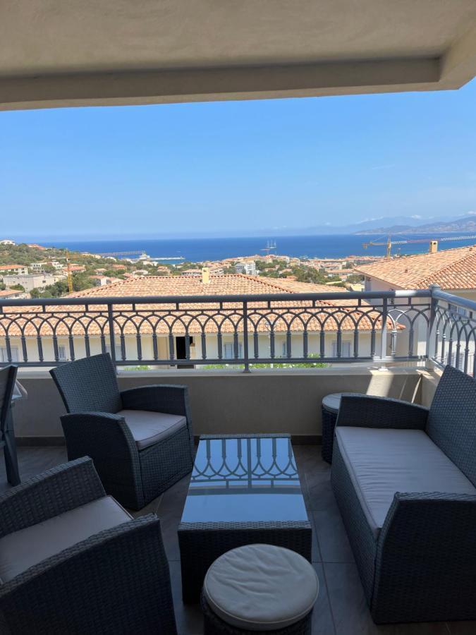 Appart Avec Terrasse Vue Sur Mer Exceptionnelle LʼÎle-Rousse Exteriör bild